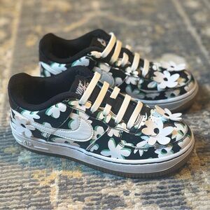 NIKE Air Force 1 LV8 (Size 3 Youth)